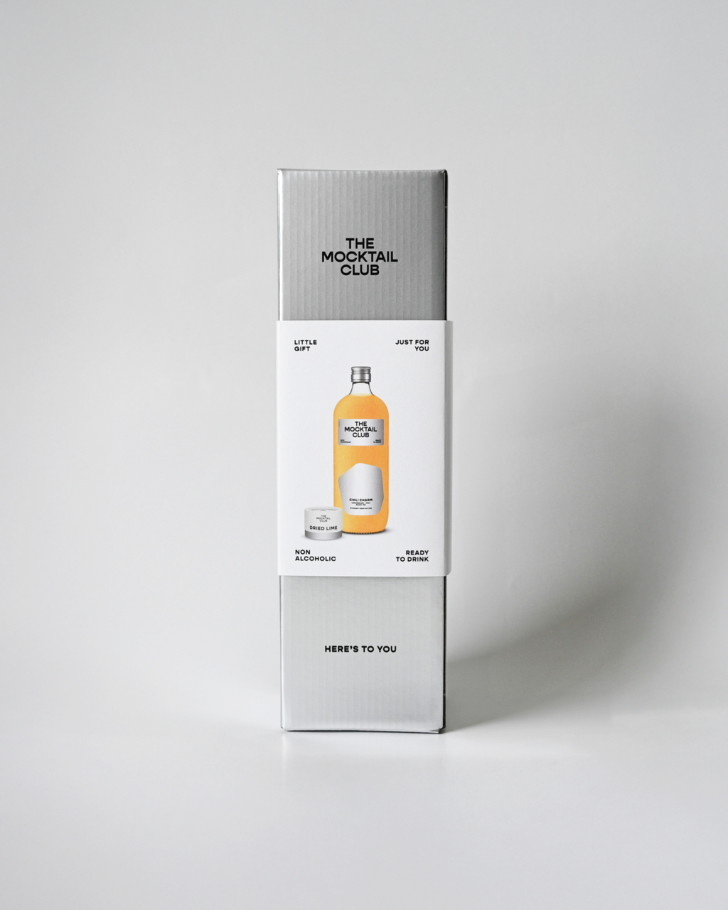 Inside this Little Gift gift box, discover our bold Chili Charm 99cl, paired with a signature botanical, all wrapped in festive packaging — perfect for celebrating in style.