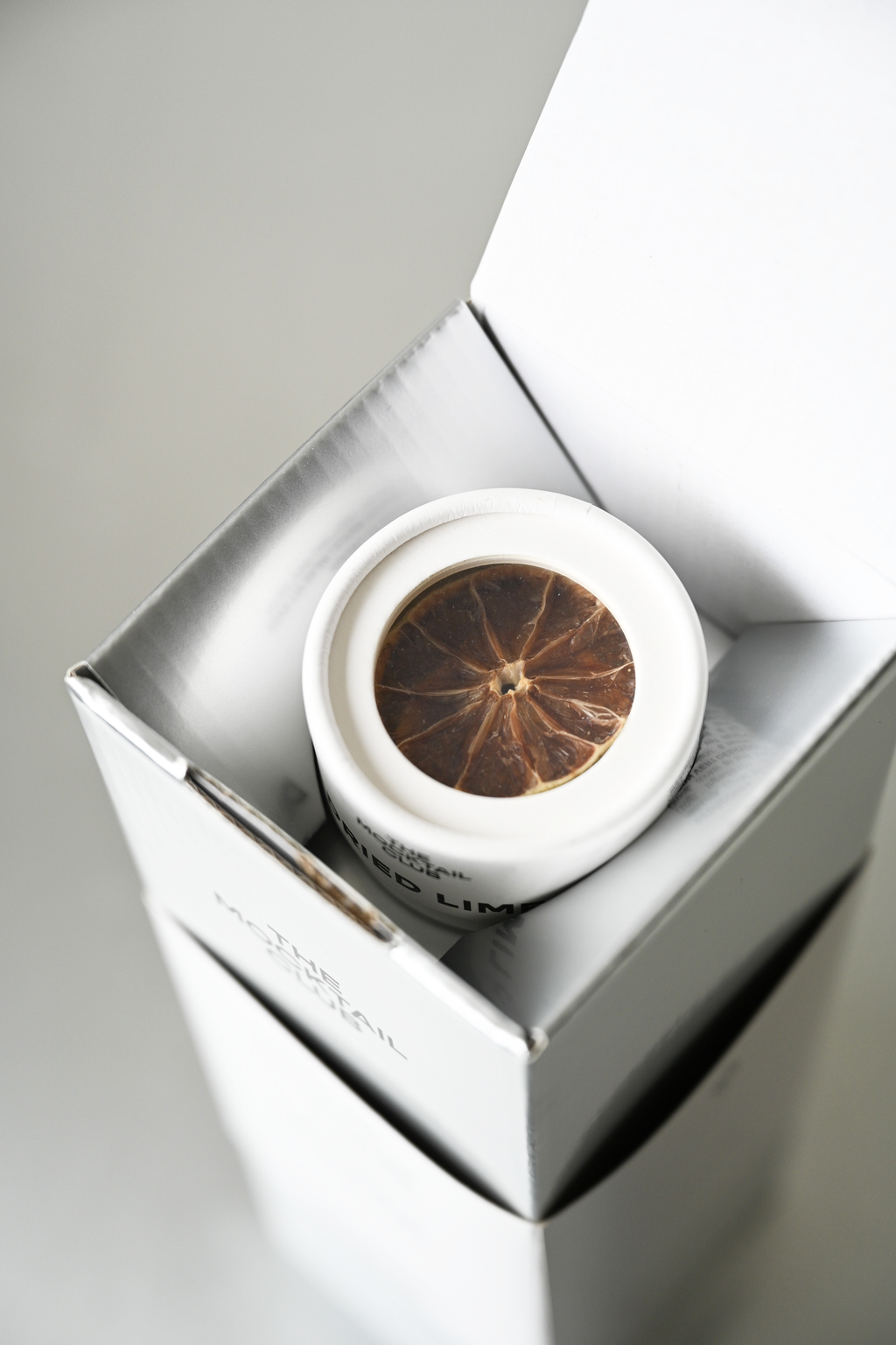 Inside this Little Gift gift box, discover our bold Chili Charm 99cl, paired with a signature botanical, all wrapped in festive packaging — perfect for celebrating in style.