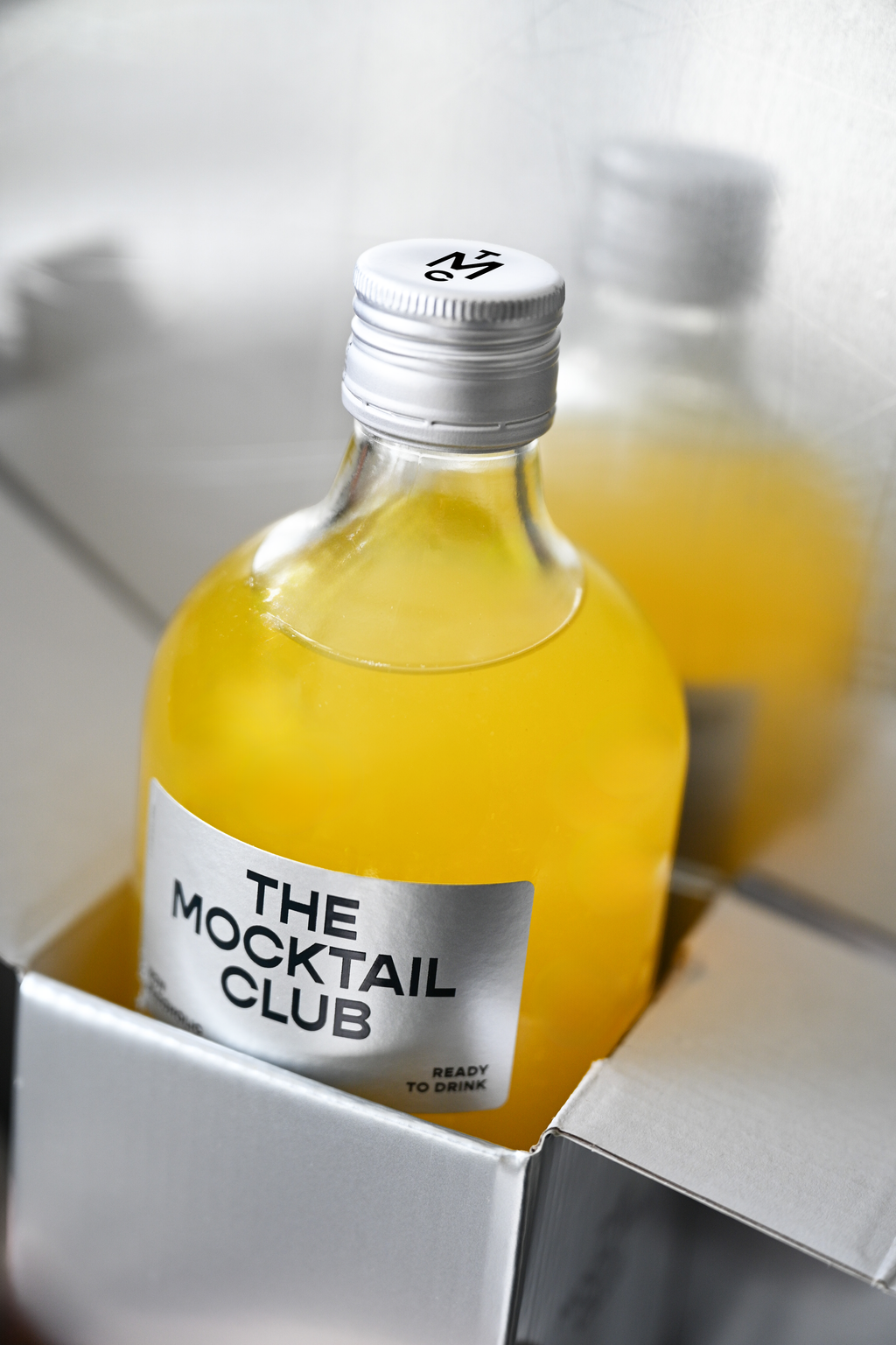 Inside this Little Gift gift box, discover our bold Chili Charm 99cl, paired with a signature botanical, all wrapped in festive packaging — perfect for celebrating in style.