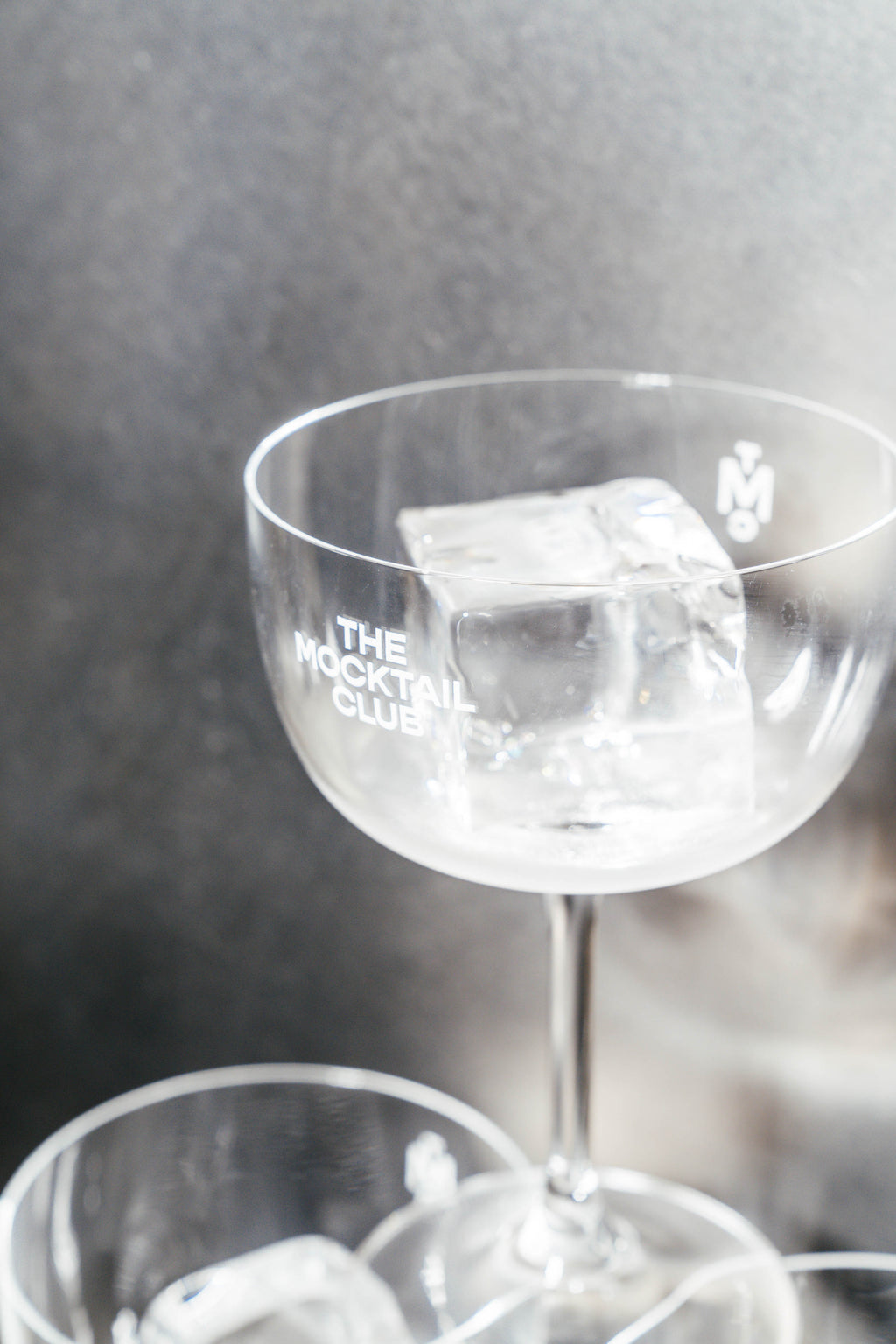 The Mocktail Club glass is designed to elevate your mocktail experience. With its iconic shape, it’s perfect for showcasing the delicate aromas and vibrant colors of your drink, turning every sip into a celebration.